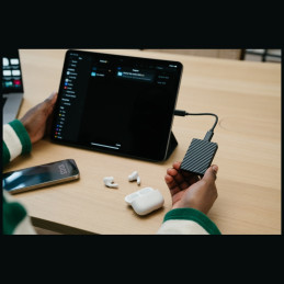 Dysk zewnętrzny Verbatim Store n Go Mini Stripe USB-C SSD 2Tb czarny