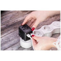 Podróżny Adapter Verbatim EU/UK/US2xUSB-A UTA-01 czarny